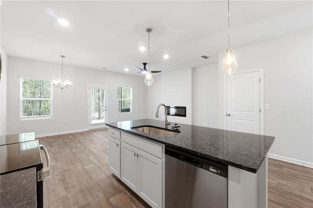 3 bedroom, 3 bathroom, 1,417 sq ft townhouse under contract at 115 Meadowview Drive, Temple, GA 30179 — photo 9