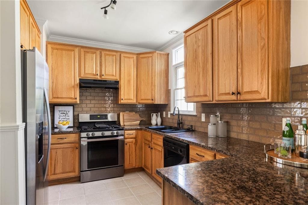 3 bedroom, 3 bathroom, 1,800 sq ft single family residence for sale at 789 Bellemeade Avenue, Atlanta, GA 30318 — photo 3