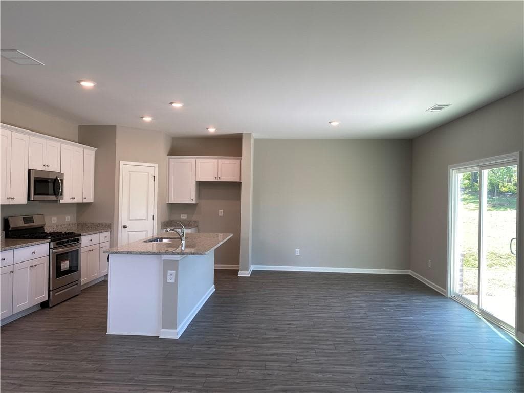 4 bedroom, 3 bathroom, 1,850 sq ft single family residence for rent at 4767 Waxwing Street, Hoschton, GA 30548 for $2,250 a month — photo 6
