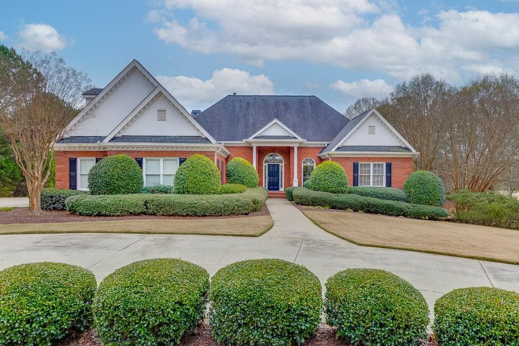 5 bedroom, 6 bathroom, 5,109 sq ft single family residence for sale at 5685 Golf Club Drive, Braselton, GA 30517