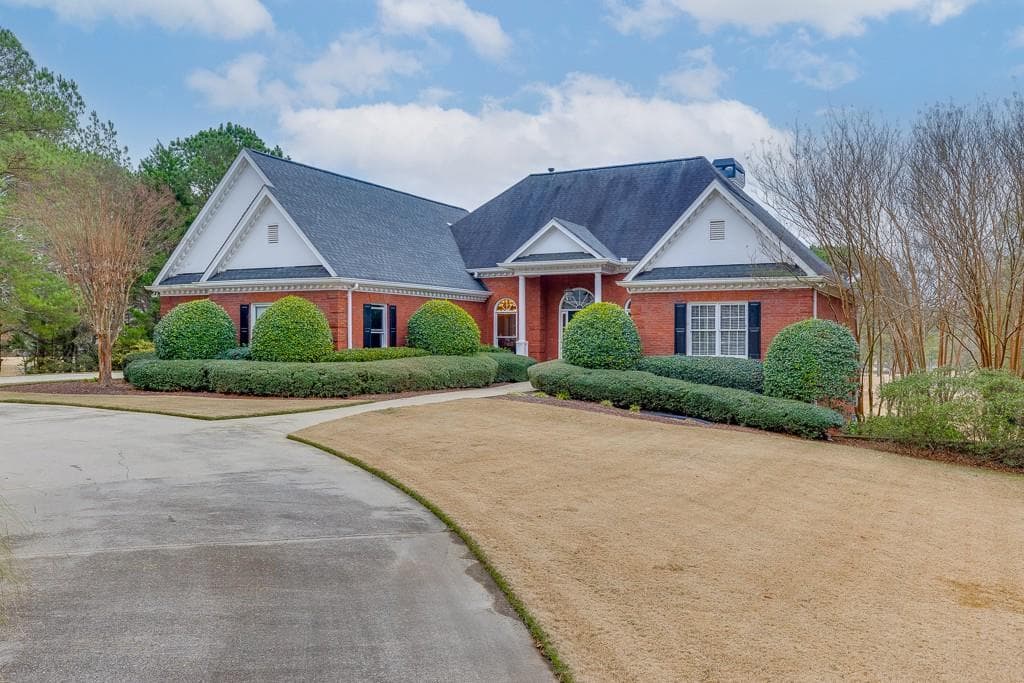 5 bedroom, 6 bathroom, 5,109 sq ft single family residence for sale at 5685 Golf Club Drive, Braselton, GA 30517 — photo 3