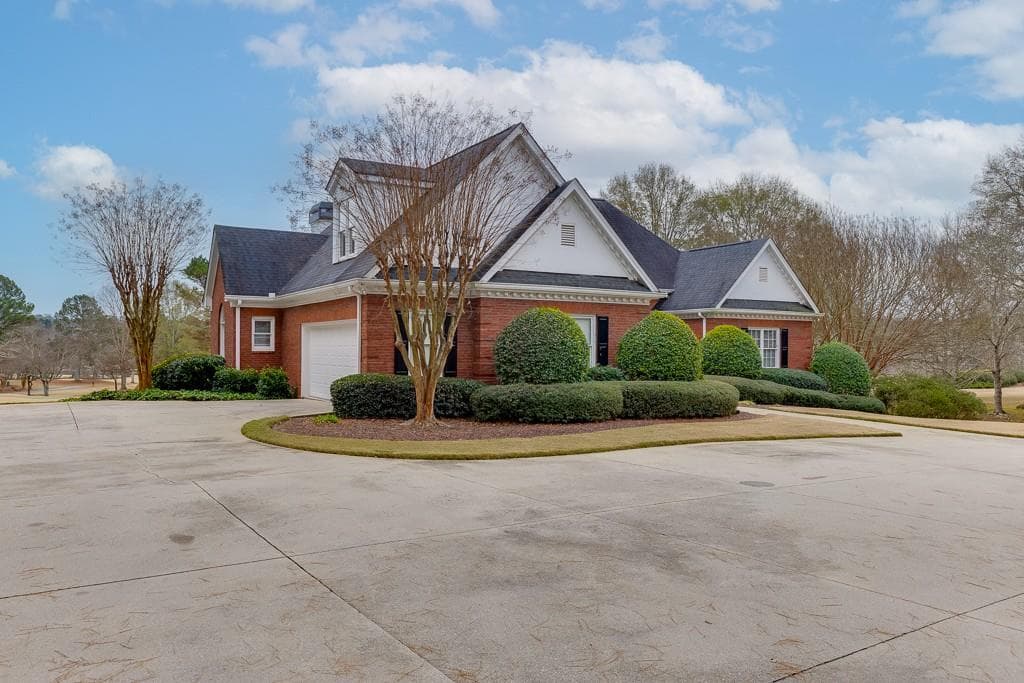 5 bedroom, 6 bathroom, 5,109 sq ft single family residence for sale at 5685 Golf Club Drive, Braselton, GA 30517 — photo 4