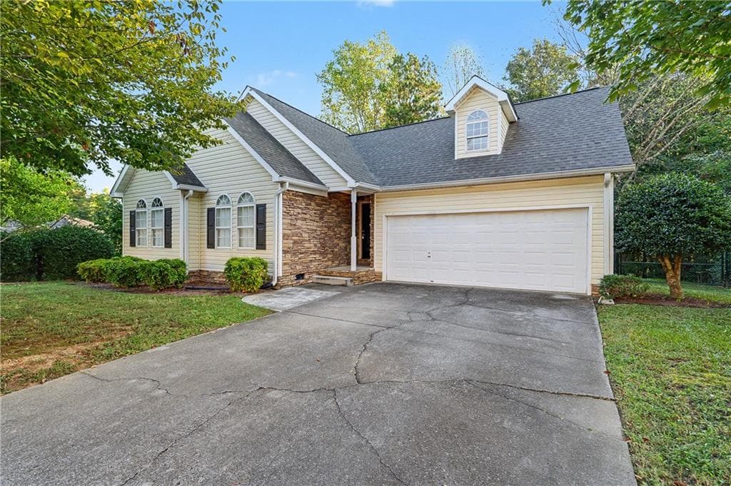 3 bedroom, 2 bathroom, 1,400 sq ft single family residence under contract at 3008 Highgate Court, Dalton, GA 30721 — photo 3