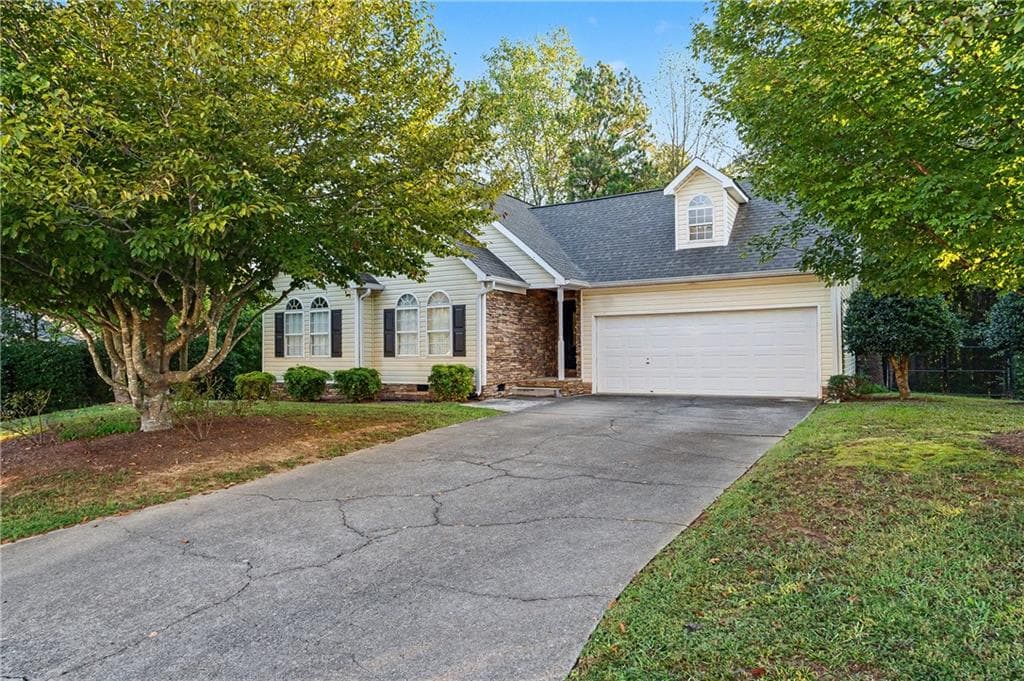 3 bedroom, 2 bathroom, 1,400 sq ft single family residence under contract at 3008 Highgate Court, Dalton, GA 30721