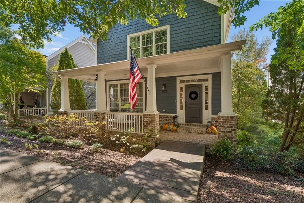 3 bedroom, 3 bathroom, 2,106 sq ft single family residence under contract at 1572 Gilstrap Lane, Atlanta, GA 30318 — photo 2
