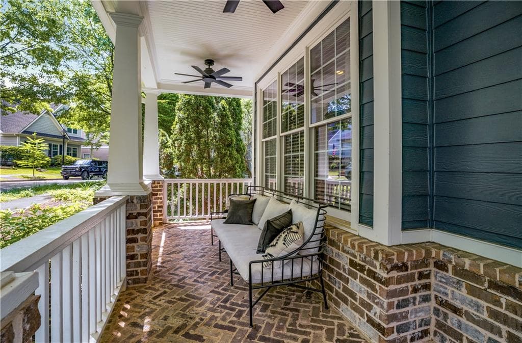 3 bedroom, 3 bathroom, 2,106 sq ft single family residence under contract at 1572 Gilstrap Lane, Atlanta, GA 30318 — photo 3
