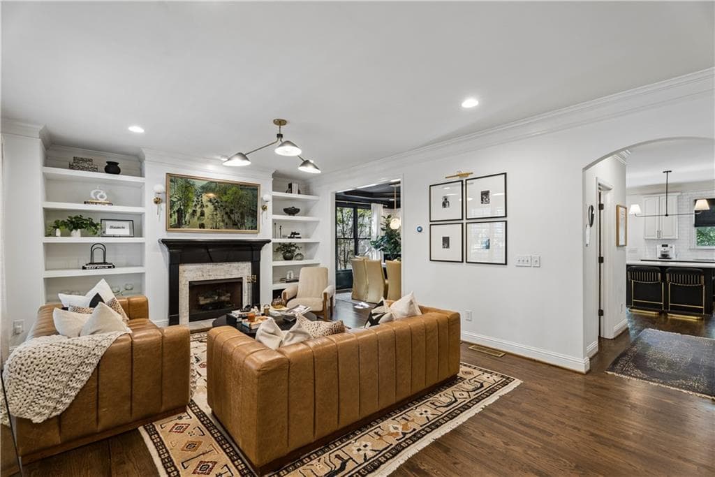 3 bedroom, 3 bathroom, 2,106 sq ft single family residence under contract at 1572 Gilstrap Lane, Atlanta, GA 30318 — photo 4