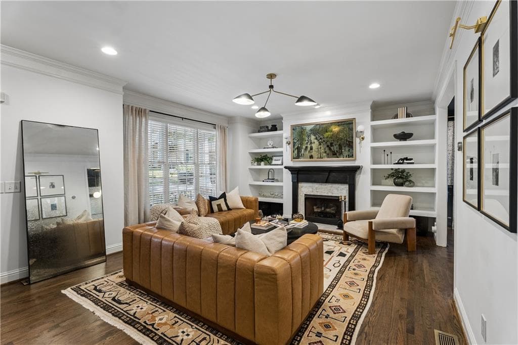3 bedroom, 3 bathroom, 2,106 sq ft single family residence under contract at 1572 Gilstrap Lane, Atlanta, GA 30318 — photo 7