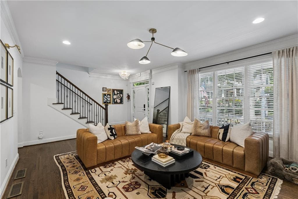 3 bedroom, 3 bathroom, 2,106 sq ft single family residence under contract at 1572 Gilstrap Lane, Atlanta, GA 30318 — photo 8
