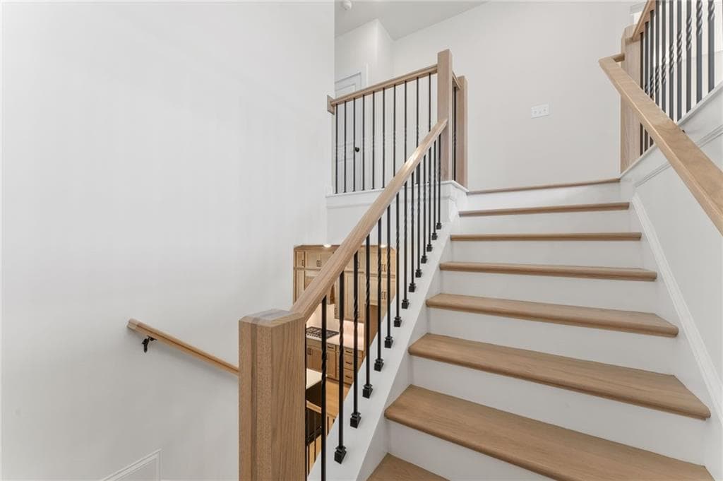 5 bedroom, 3 bathroom, 2,820 sq ft single family residence for sale at 2738 Woodland Terrace, Smyrna, GA 30080 — photo 6