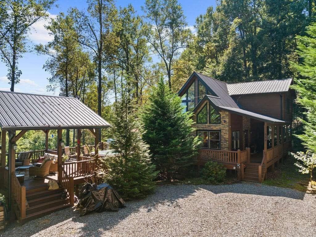 4 bedroom, 3 bathroom, 2,432 sq ft single family residence for sale at 929 Overlook Road, Blue Ridge, GA 30513
