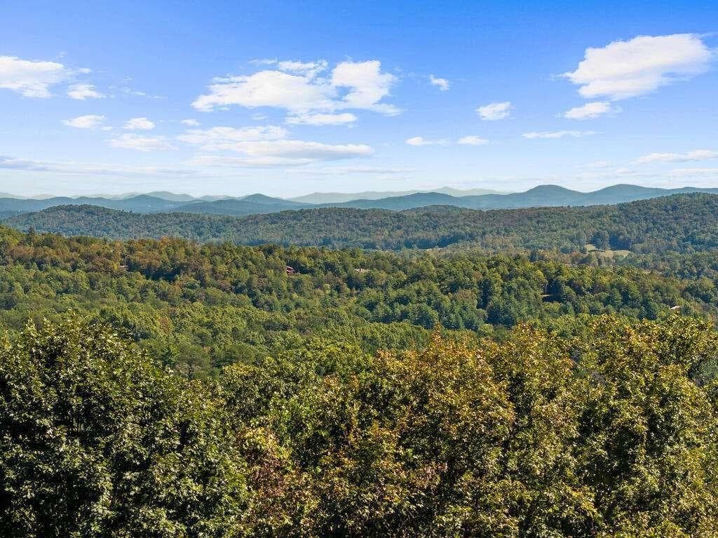 4 bedroom, 3 bathroom, 2,432 sq ft single family residence for sale at 929 Overlook Road, Blue Ridge, GA 30513 — photo 3