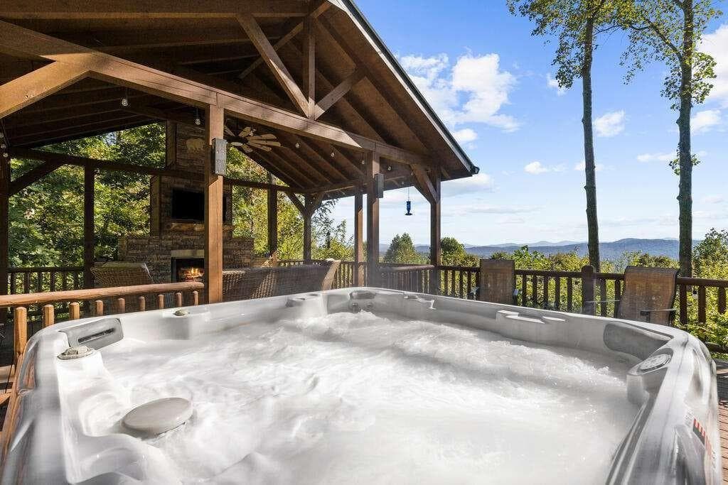 4 bedroom, 3 bathroom, 2,432 sq ft single family residence for sale at 929 Overlook Road, Blue Ridge, GA 30513 — photo 6