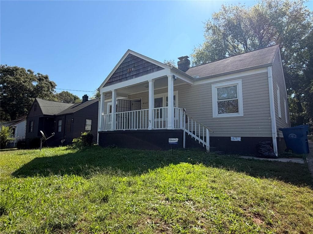 3 bedroom, 2 bathroom, 1,164 sq ft single family residence for rent at 952 Estes Drive, Atlanta, GA 30310 for $2,300 a month — photo 1 of 14