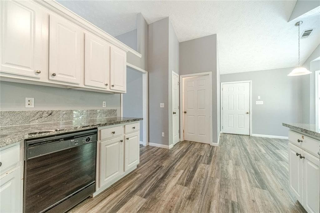 4 bedroom, 2 bathroom, 2,481 sq ft single family residence for rent at 1617 Amhearst Walk Road, Lawrenceville, GA 30043 for $2,300 a month — photo 10