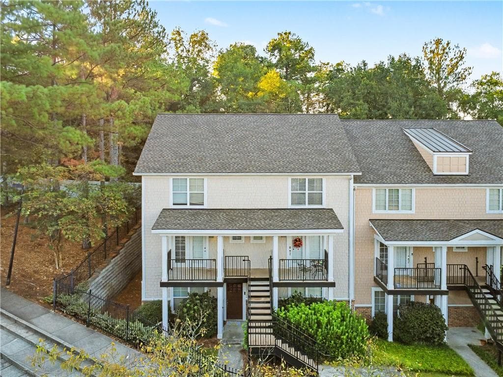 3 bedroom, 3 bathroom, 1,406 sq ft condominium under contract at 1035 Barnett Shoals Road 1120, Athens, GA 30605