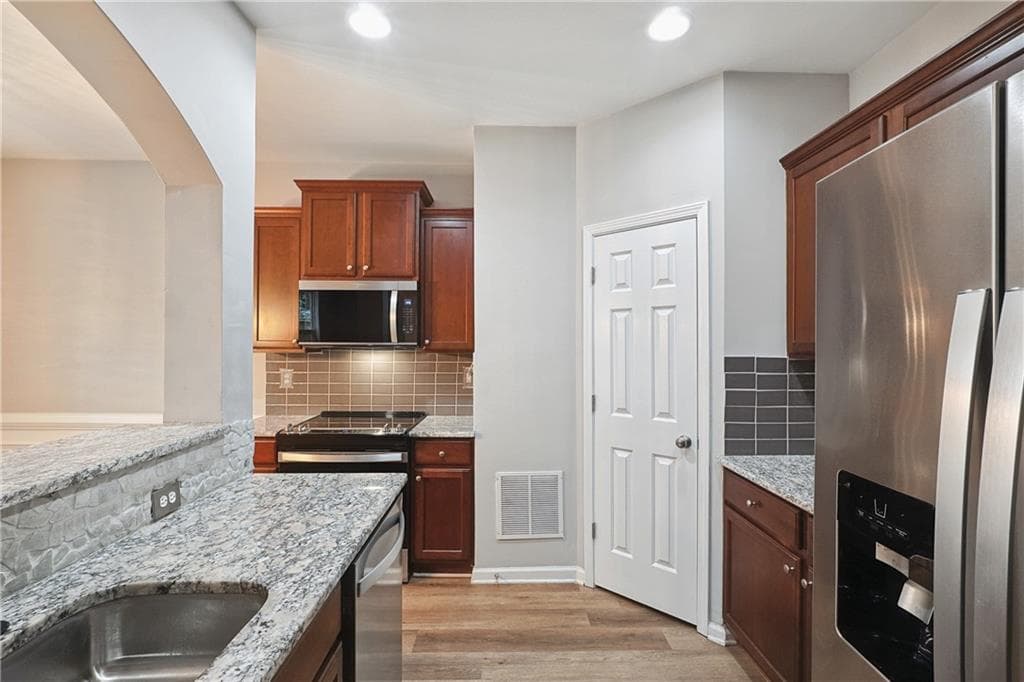 3 bedroom, 3 bathroom, 1,764 sq ft single family residence for sale at 5659 Chatham Circle, Norcross, GA 30071 — photo 2