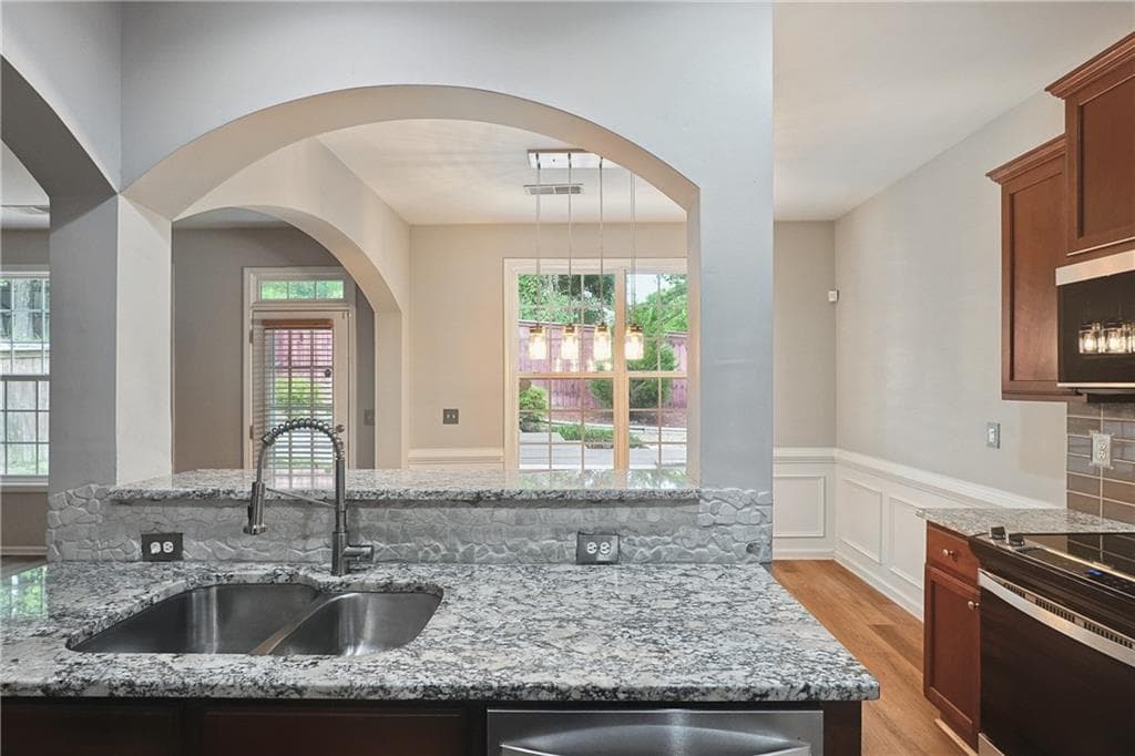 3 bedroom, 3 bathroom, 1,764 sq ft single family residence for sale at 5659 Chatham Circle, Norcross, GA 30071 — photo 10