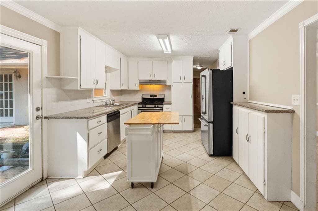 4 bedroom, 3 bathroom, 2,120 sq ft single family residence under contract at 1533 Wildwood Drive, Acworth, GA 30102 — photo 8