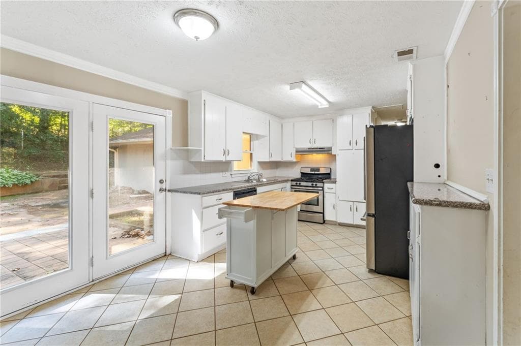 4 bedroom, 3 bathroom, 2,120 sq ft single family residence under contract at 1533 Wildwood Drive, Acworth, GA 30102 — photo 10