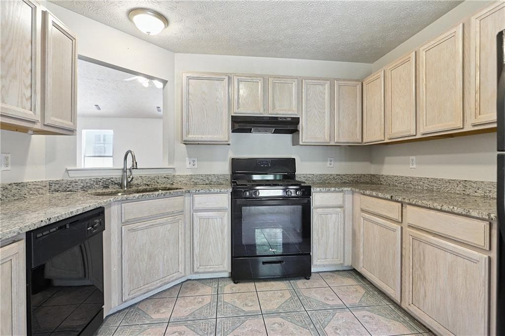 4 bedroom, 3 bathroom, 3,096 sq ft single family residence for sale at 285 Harvest Way, Hiram, GA 30141 — photo 2