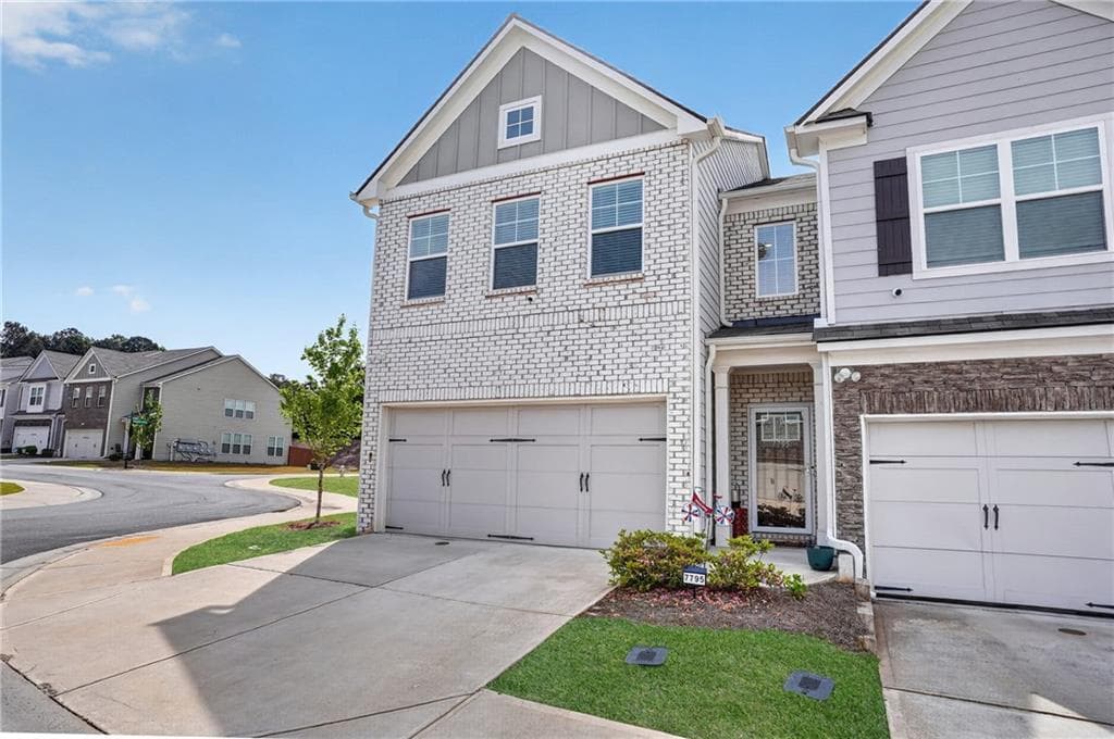 3 bedroom, 3 bathroom, 1,911 sq ft townhouse for sale at 7795 Baron Road, Fairburn, GA 30213 — photo 2