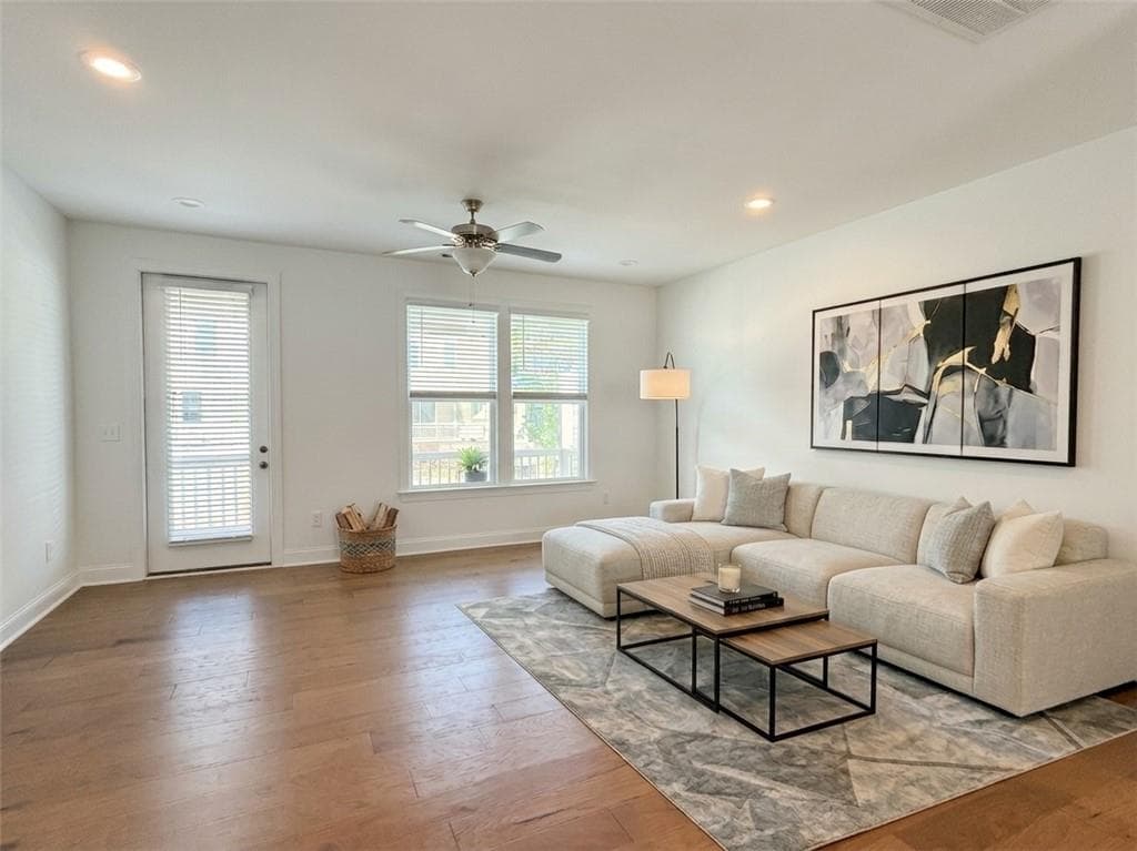 3 bedroom, 4 bathroom, 2,046 sq ft townhouse for sale at 4264 Baden Alley, Duluth, GA 30097 — photo 4