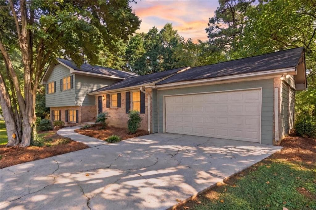 4 bedroom, 3 bathroom, 1,804 sq ft single family residence under contract at 196 Simonton Road, Lawrenceville, GA 30046 — photo 2