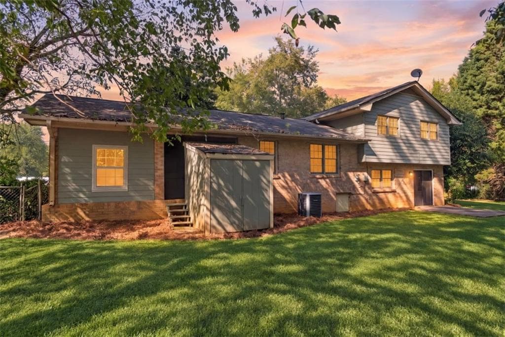 4 bedroom, 3 bathroom, 1,804 sq ft single family residence under contract at 196 Simonton Road, Lawrenceville, GA 30046 — photo 3