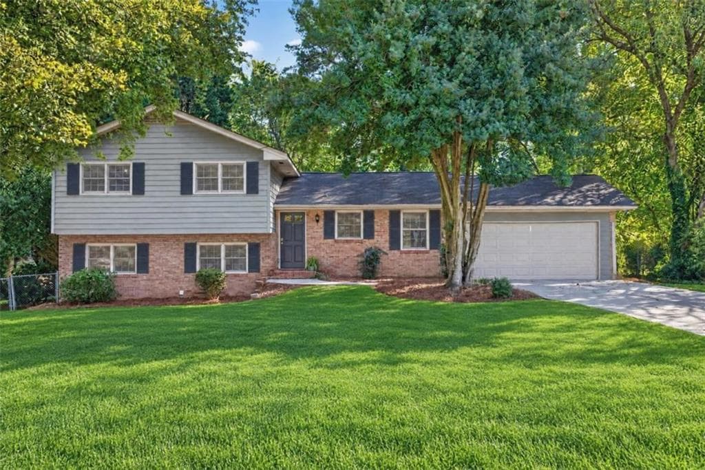 4 bedroom, 3 bathroom, 1,804 sq ft single family residence under contract at 196 Simonton Road, Lawrenceville, GA 30046 — photo 4