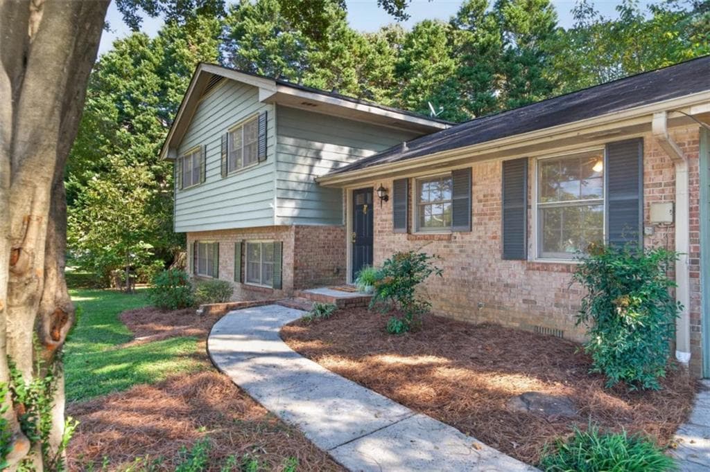 4 bedroom, 3 bathroom, 1,804 sq ft single family residence under contract at 196 Simonton Road, Lawrenceville, GA 30046 — photo 9