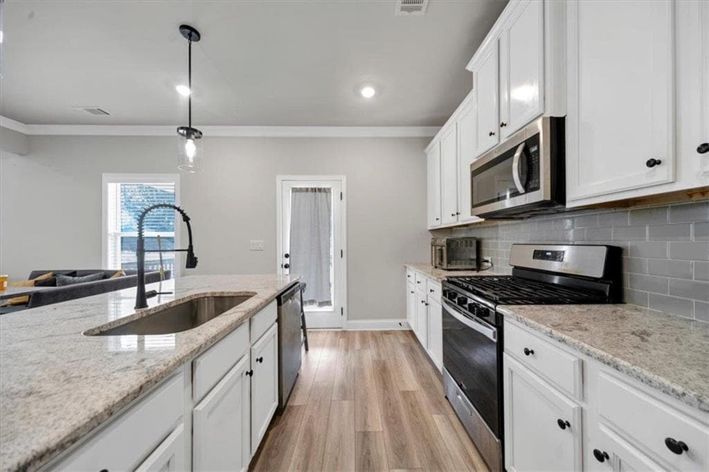 5 bedroom, 4 bathroom, 2,405 sq ft single family residence for rent at 126 Logan Pass Drive, Loganville, GA 30052 for $3,000 a month — photo 7