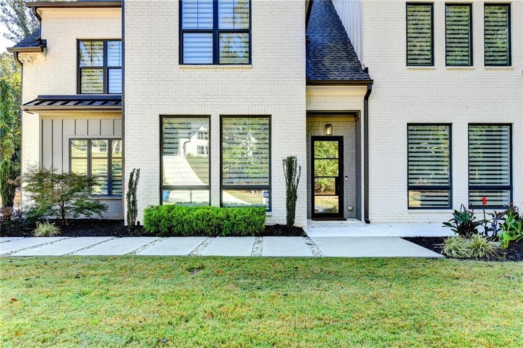 4 bedroom, 4 bathroom, 4,179 sq ft single family residence for sale at 1646 Thomas Drive, Hoschton, GA 30548 — photo 4