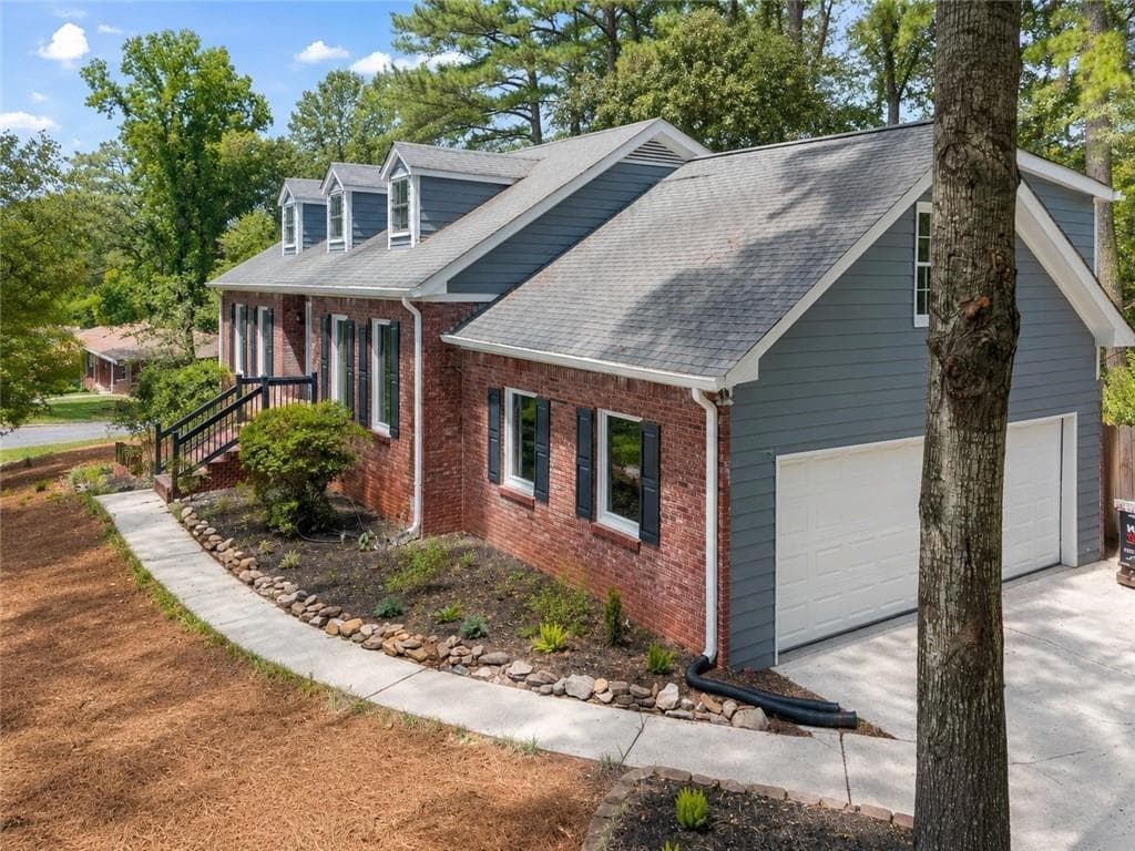 4 bedroom, 3 bathroom, 2,163 sq ft single family residence for rent at 4521 S. Roberts, Buford, GA 30518 for $2,100 a month — photo 3