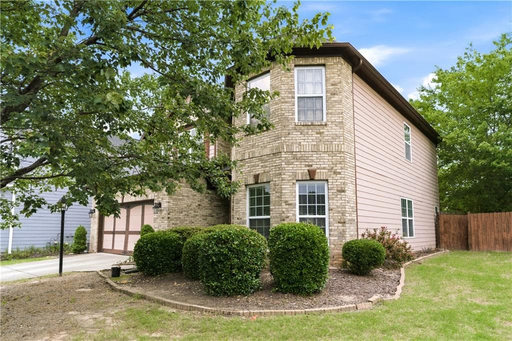4 bedroom, 3 bathroom, 2,622 sq ft single family residence for rent at 3210 Warbler Way, Cumming, GA 30041 for $2,850 a month — photo 2