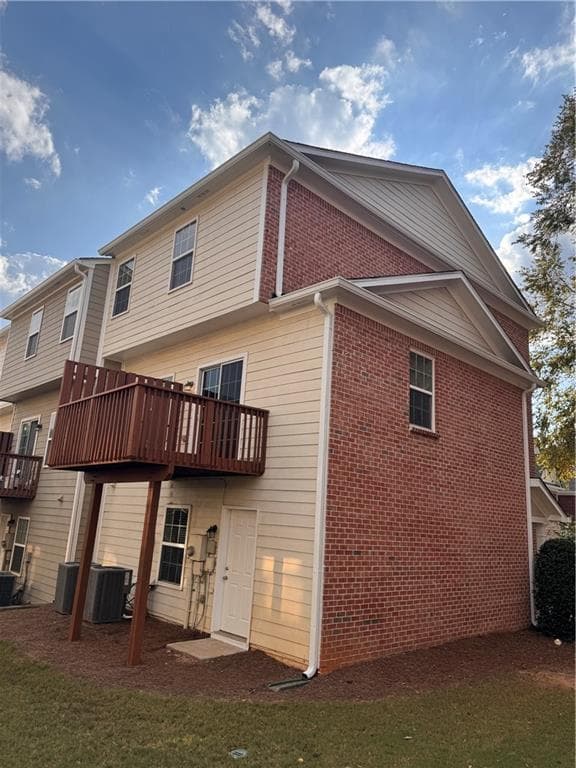 4 bedroom, 4 bathroom, 1,772 sq ft townhouse for sale at 2026 Meadow Peak Road, Duluth, GA 30097 — photo 2