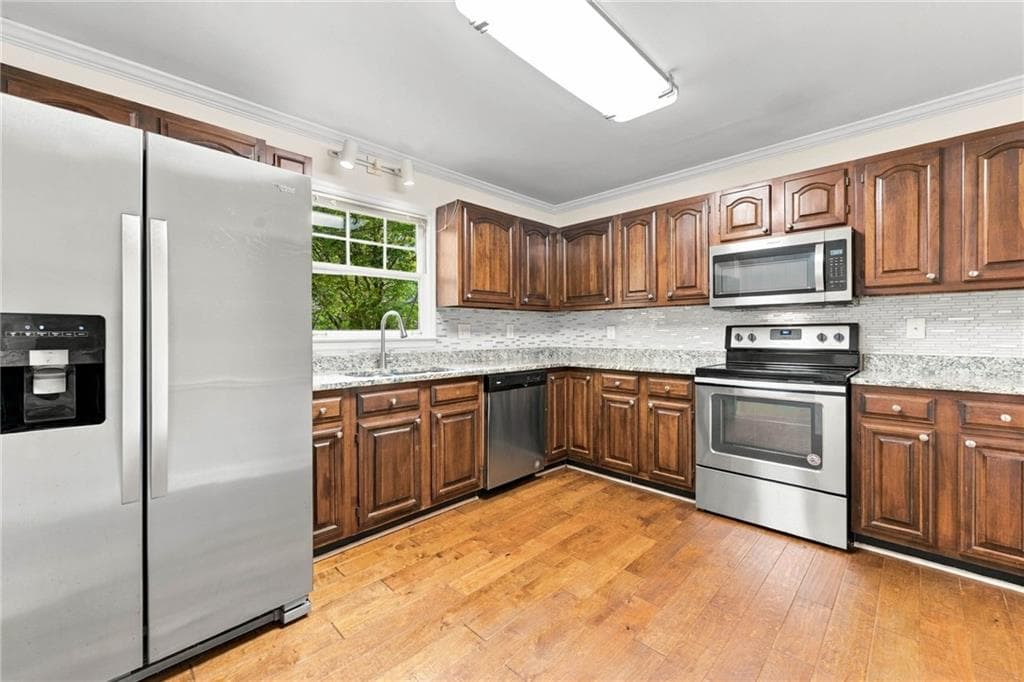 5 bedroom, 4 bathroom, 2,956 sq ft single family residence for rent at 2012 Falcon Glen Court, Alpharetta, GA 30022 for $2,850 a month — photo 9