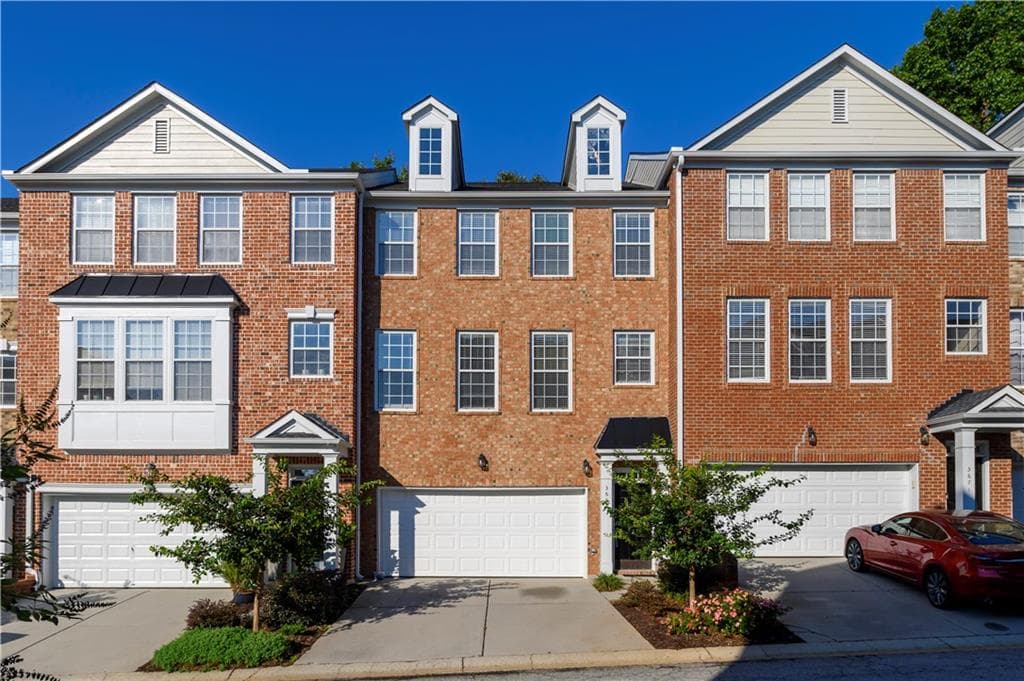 5 bedroom, 4 bathroom, 2,359 sq ft condominium for sale at 3669 chattahoochee Summit Dr, Atlanta, GA 30339 — photo 1 of 49