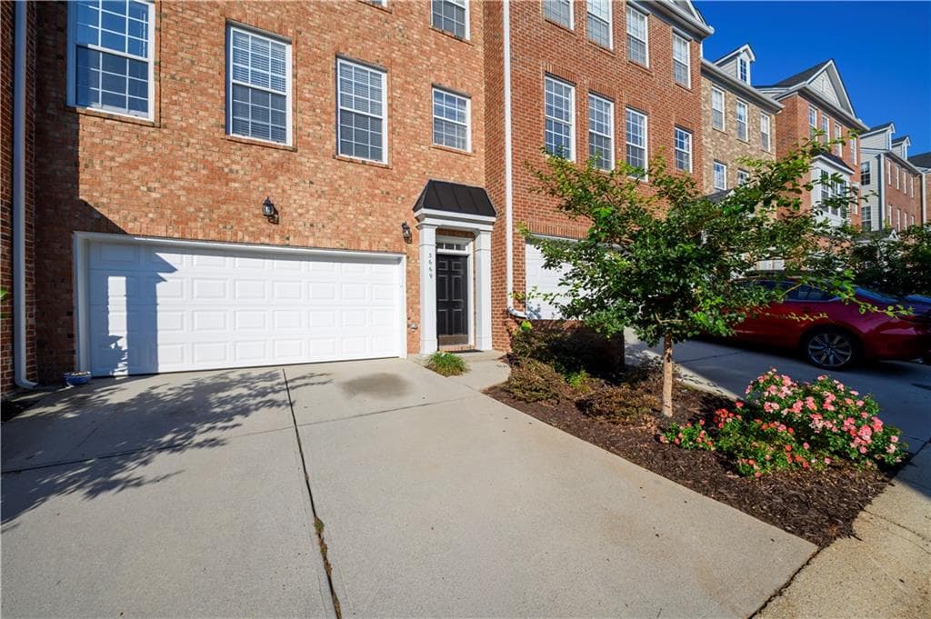 5 bedroom, 4 bathroom, 2,359 sq ft condominium for sale at 3669 chattahoochee Summit Dr, Atlanta, GA 30339 — photo 4