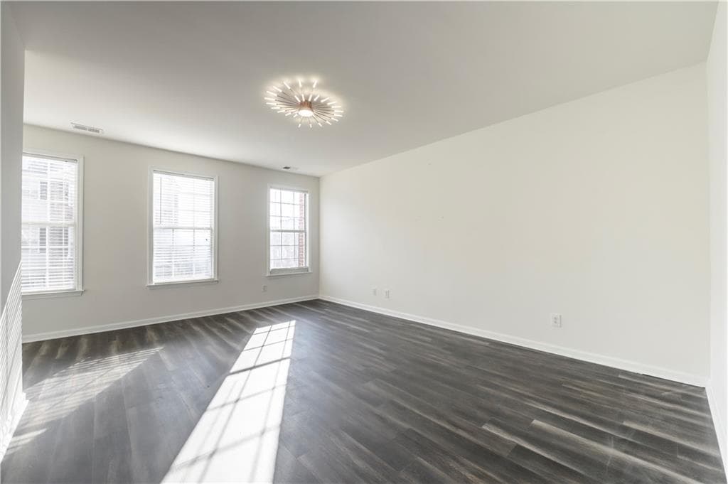 5 bedroom, 4 bathroom, 2,359 sq ft condominium for sale at 3669 chattahoochee Summit Dr, Atlanta, GA 30339 — photo 8
