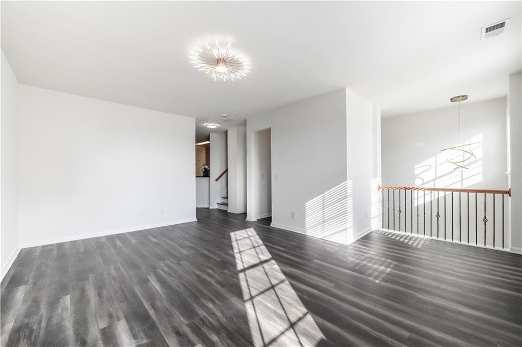 5 bedroom, 4 bathroom, 2,359 sq ft condominium for sale at 3669 chattahoochee Summit Dr, Atlanta, GA 30339 — photo 10