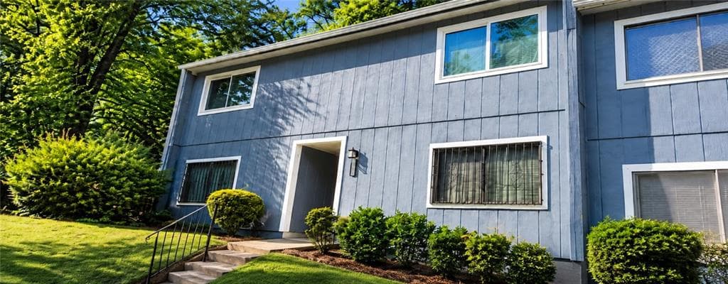 2 bedroom, 3 bathroom, 1,569 sq ft townhouse for sale at 961 Pine Hollow Road, Austell, GA 30168