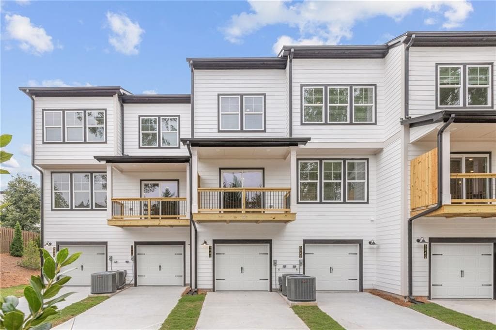 3 bedroom, 3 bathroom, 1,912 sq ft condominium for sale at 5046 Insperon Lane 27, Peachtree Corners, GA 30092