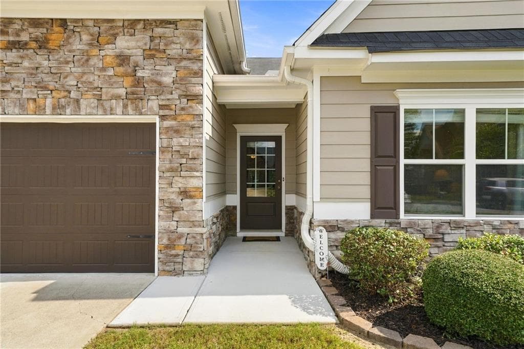 4 bedroom, 3 bathroom, 1,999 sq ft single family residence under contract at 402 Cherubs Smile, Canton, GA 30114 — photo 2