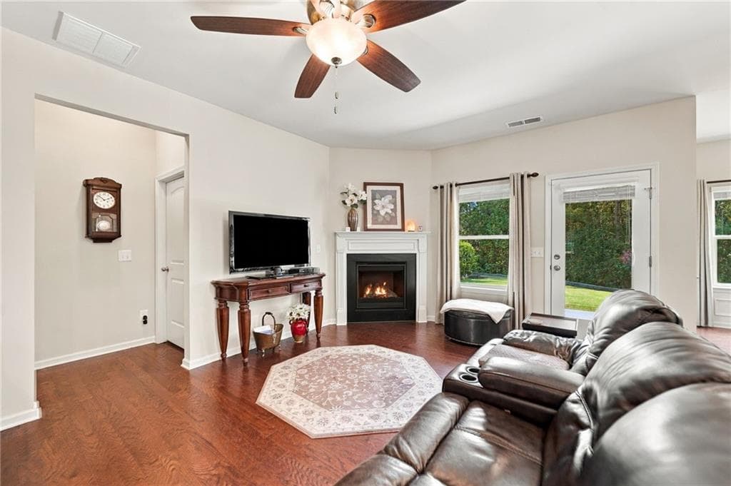 4 bedroom, 3 bathroom, 1,999 sq ft single family residence under contract at 402 Cherubs Smile, Canton, GA 30114 — photo 7