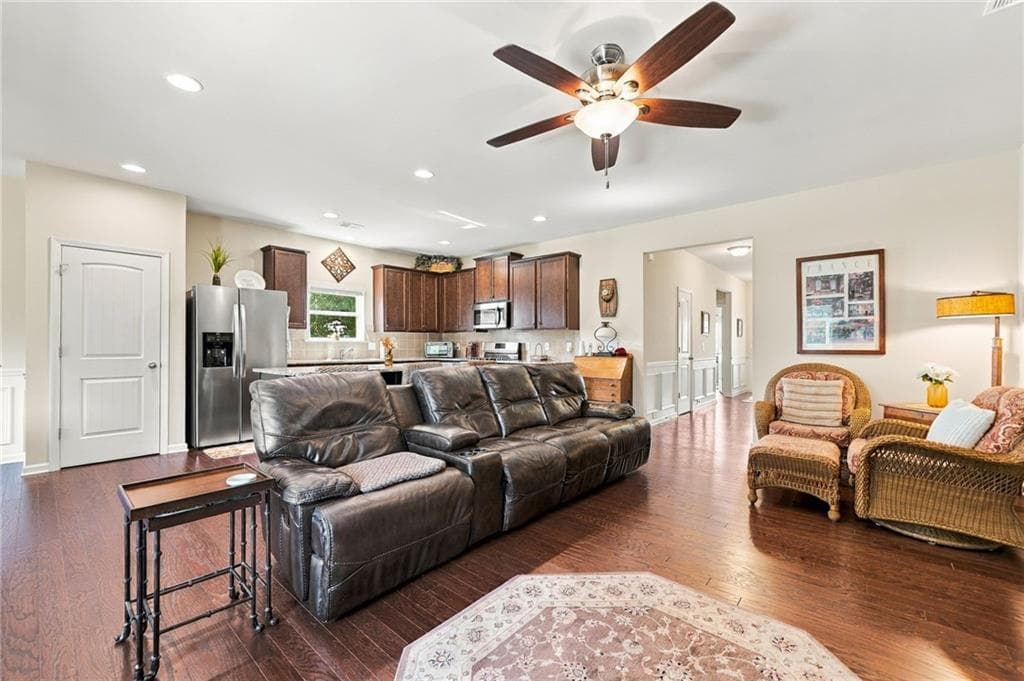 4 bedroom, 3 bathroom, 1,999 sq ft single family residence under contract at 402 Cherubs Smile, Canton, GA 30114 — photo 9