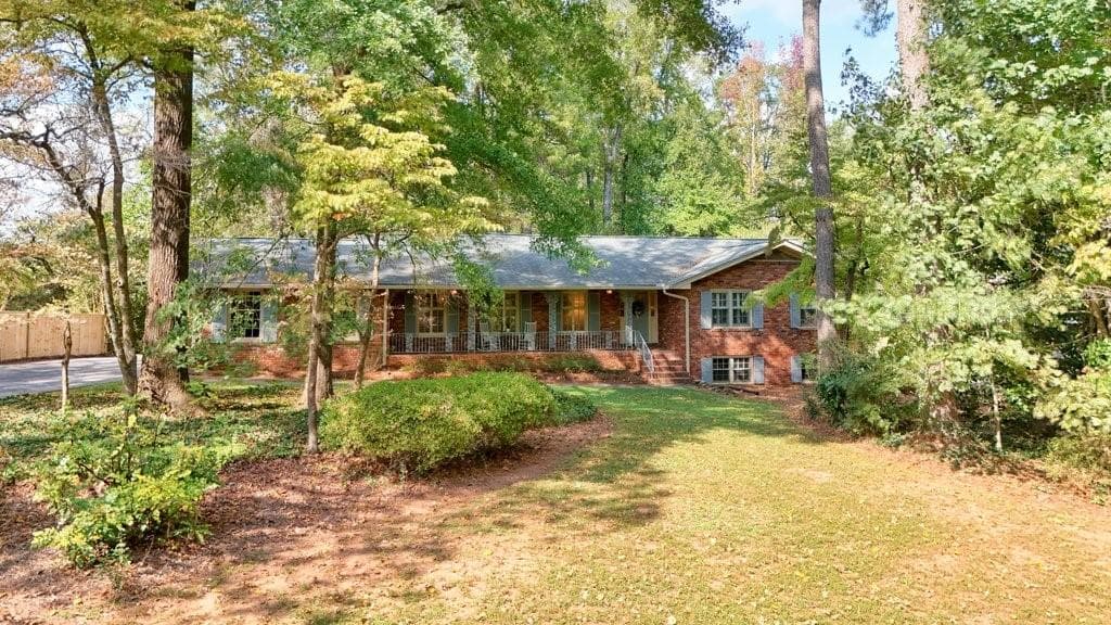 4 bedroom, 3 bathroom, 2,545 sq ft single family residence for sale at 2607 Club Valley Drive, Marietta, GA 30068 — photo 2