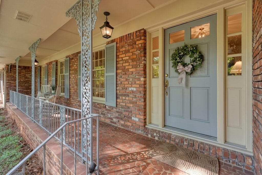 4 bedroom, 3 bathroom, 2,545 sq ft single family residence for sale at 2607 Club Valley Drive, Marietta, GA 30068 — photo 4