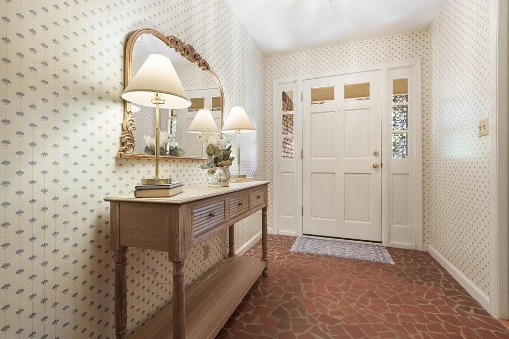4 bedroom, 3 bathroom, 2,545 sq ft single family residence for sale at 2607 Club Valley Drive, Marietta, GA 30068 — photo 6