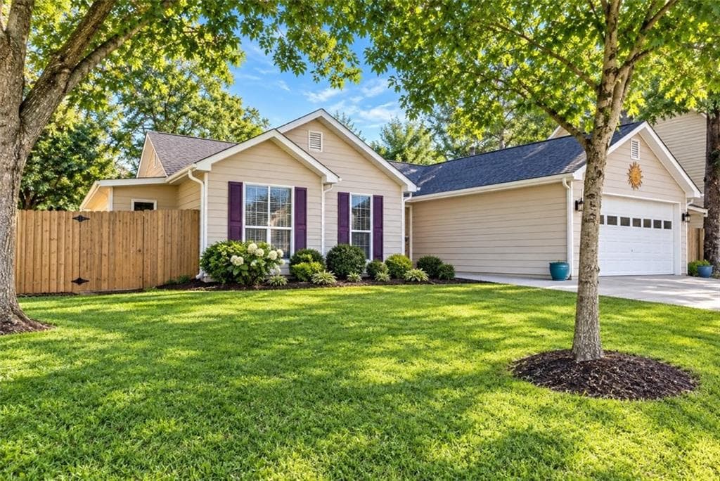 3 bedroom, 2 bathroom, 1,334 sq ft single family residence for sale at 110 Marians Way, Hampton, GA 30228